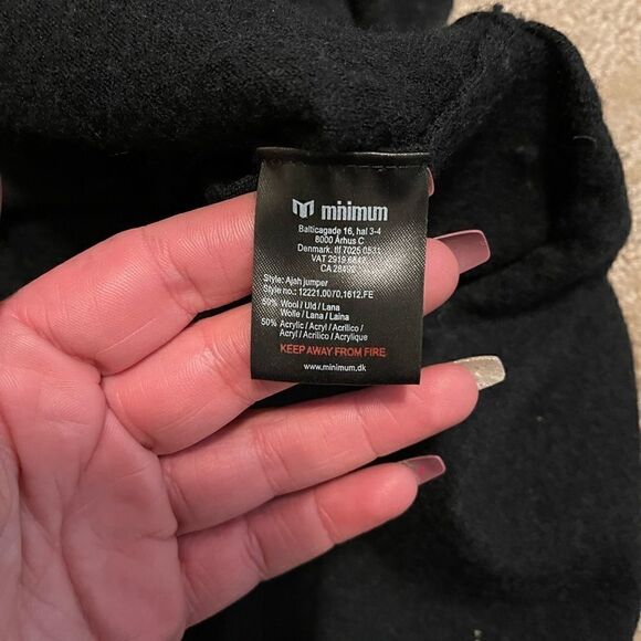 Small black long sleeve minimum sweater dress - Picture 3 of 4